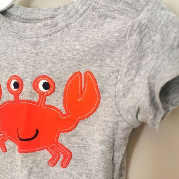 5/$10 Carter's short sleeve onesie size 18 m - Picture 4 of 4